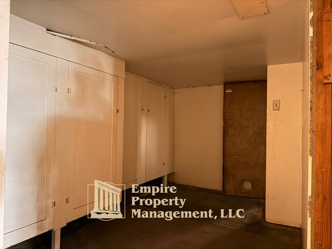 Building Photo - 537 NE Winchester St