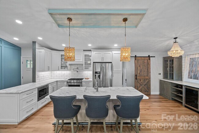 Building Photo - 18026 Whispering Oaks Dr