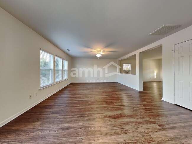 Building Photo - 204 Edgecroft Way