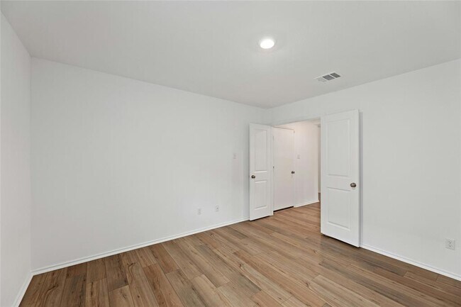 Building Photo - 443 Sebring Cir