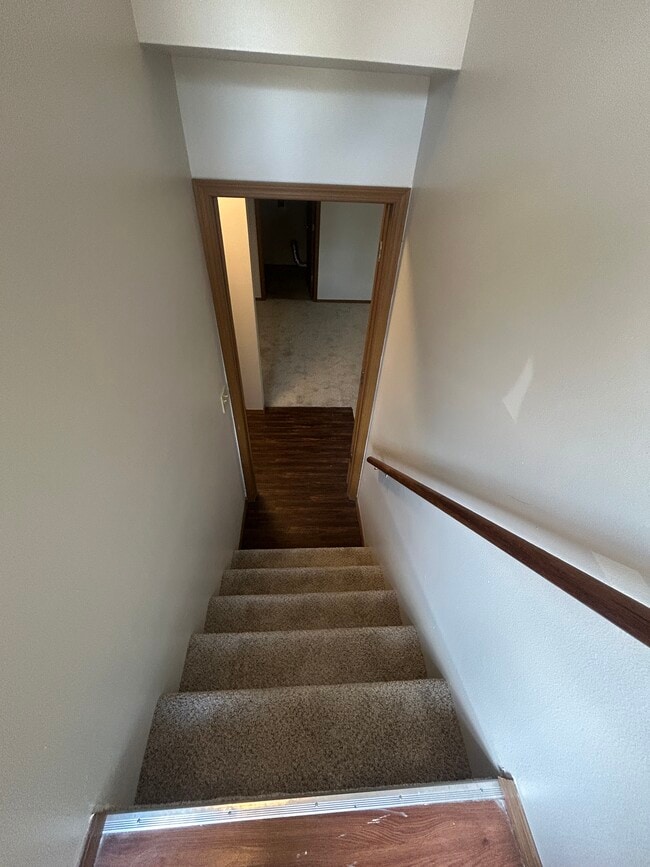 Building Photo - 555 Whitegate Dr