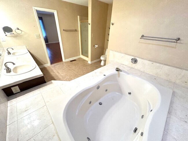 Building Photo - Beautiful Home for Rent in the Heart of Madison