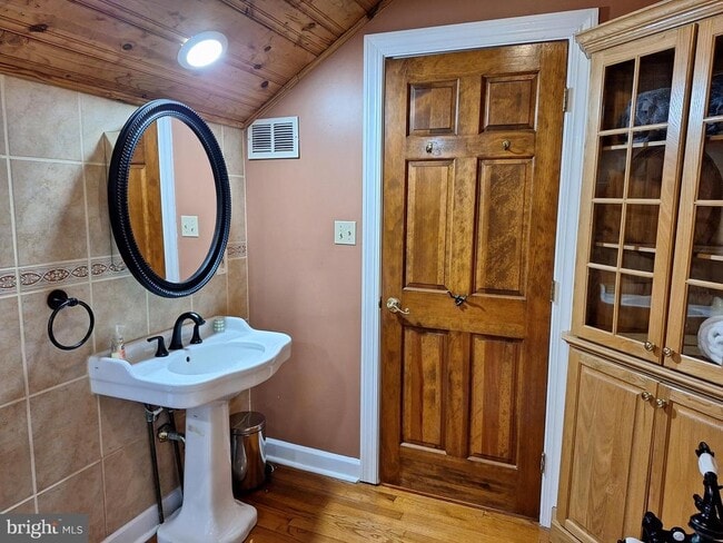 Building Photo - 2254 Winchester Rd