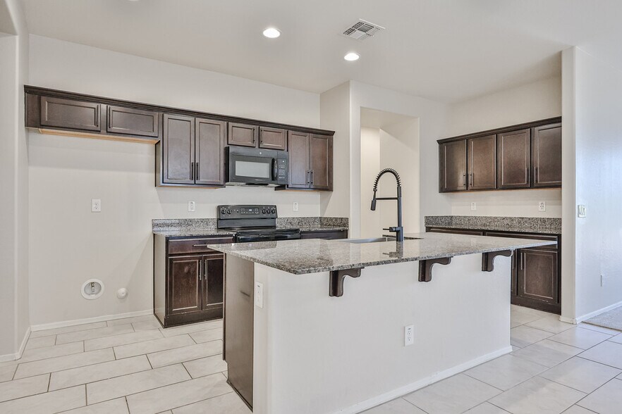 Kitchen - 18172 W Vista Norte St