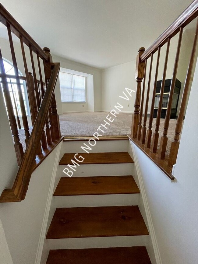 Building Photo - 865 Tall Oaks Square