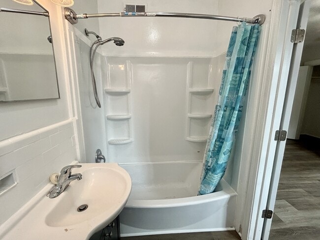 Building Photo - 202 Elm Ave