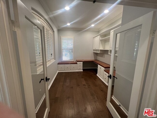 Building Photo - 4566 Via Del Rancho