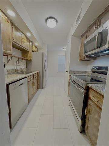 Building Photo - 11525 Webb Chapel Rd