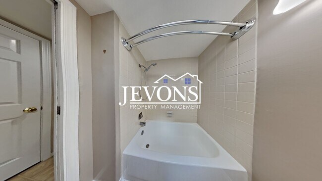 Building Photo - Charming 3-bedroom single-family home with...