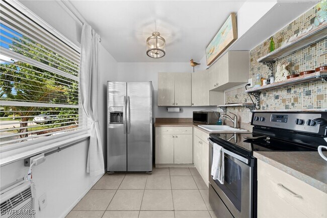 Building Photo - 83 7th St