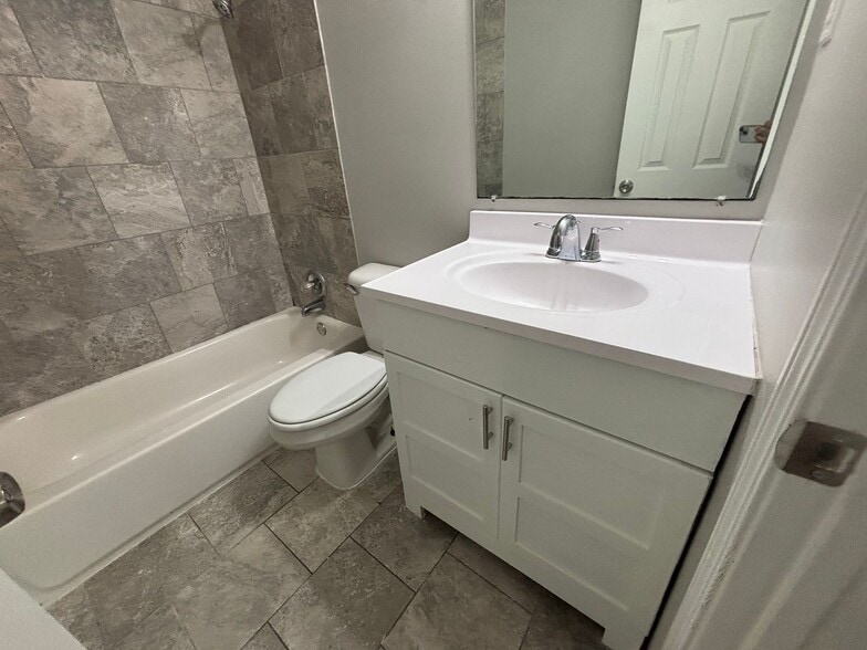 Building Photo - 4960 Sherry Dr