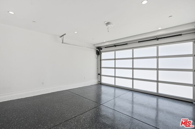 Building Photo - 2311 Cove Ave