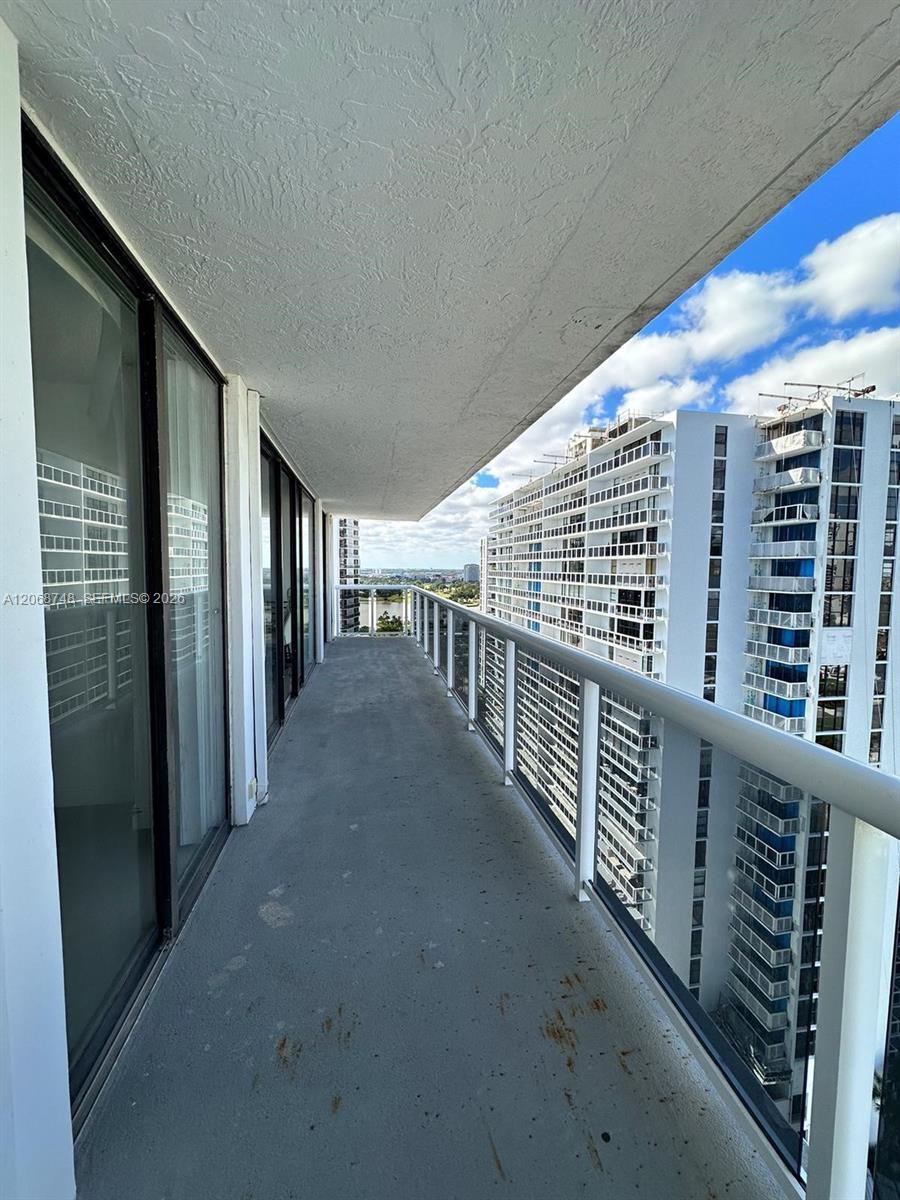 Building Photo - 20515 E Country Club Dr