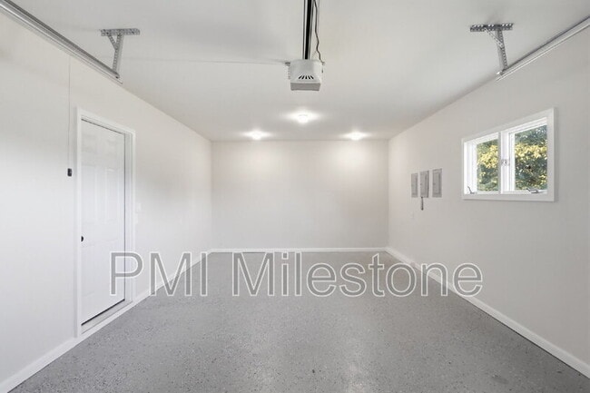 Building Photo - 13242 Greensburg Rd