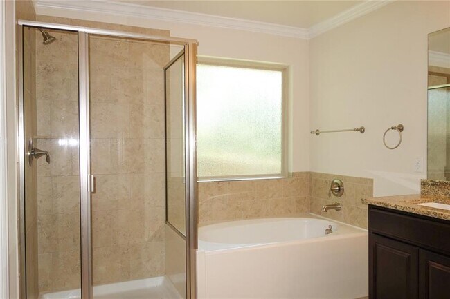 Building Photo - 3745 Bainbridge St