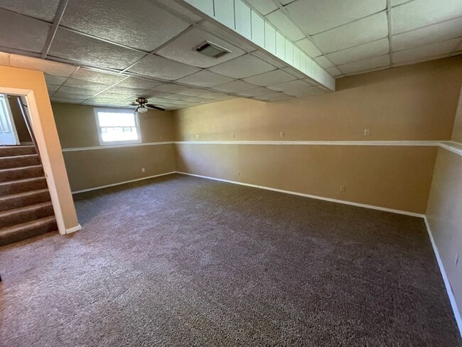 Building Photo - Great Location in West Rock Island!