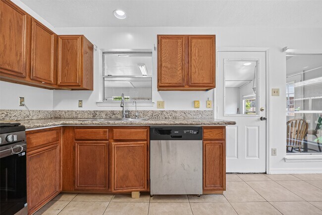 Building Photo - 6510 Grand Haven Dr