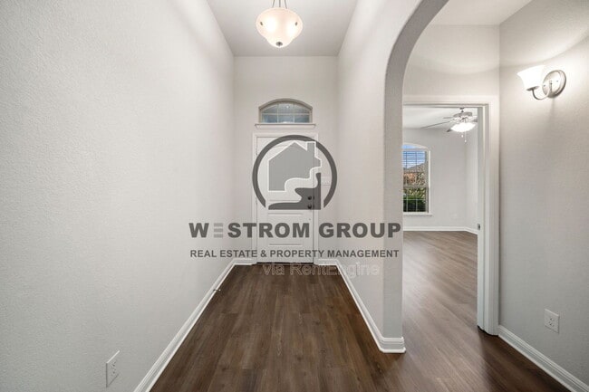 Building Photo - 1036 Cushing Dr