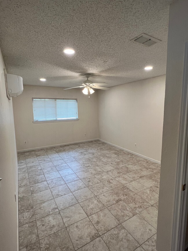 Building Photo - 1409 Westheimer Rd