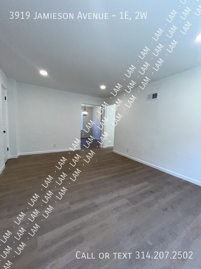 Building Photo - 3919 Jamieson Ave