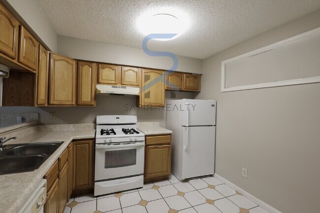 Building Photo - 2041 Oak Park Ln