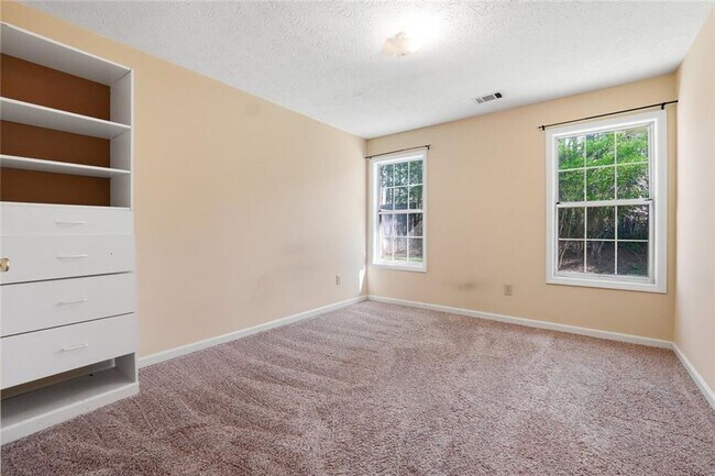 Building Photo - 2600 Avalon Pl