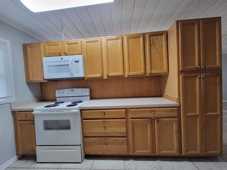 Building Photo - 4896 35th Ave