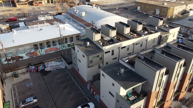 Building Photo - 2 Bedroom Townhome in the Heart of Rino!