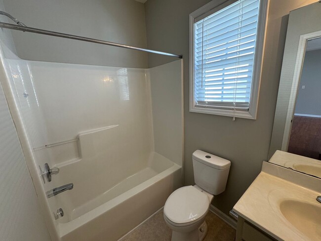 Building Photo - 4 Bedroom | 3 Bathroom Raleigh Home with F...