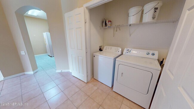 Building Photo - 7990 Baymeadows Cir E