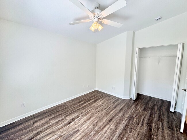 Building Photo - ** TUSCANY COVE ** 3 BED / 2 BATH - VILLA ...