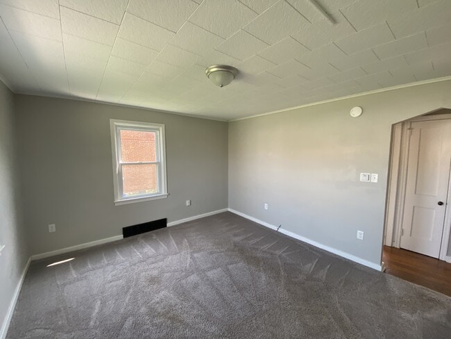 Building Photo - 101 Fame Ave