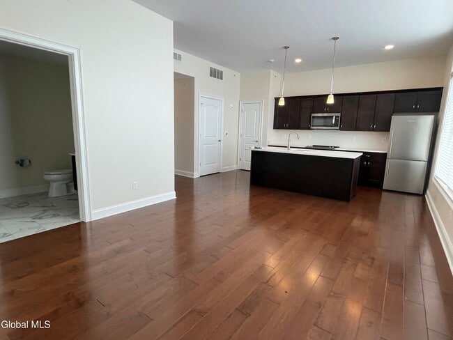 Building Photo - 233 Lake Ave