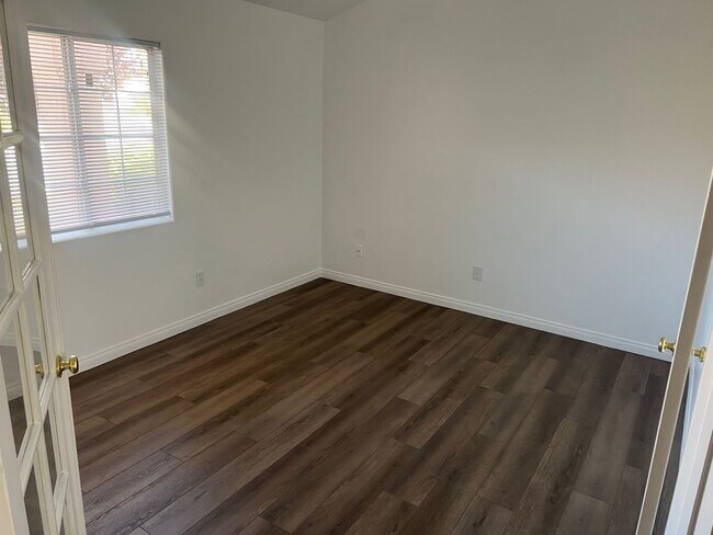 Building Photo - 608 Isla Bonita St