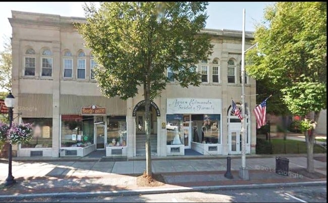 Primary Photo - 320-322 E High St