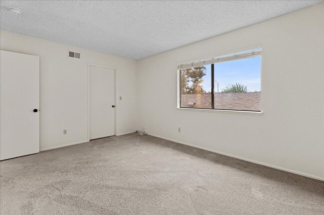 Building Photo - Upgraded 2-Bedroom Townhome with Private G...