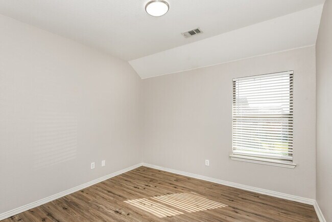 Building Photo - 1005 Red Cedar Way