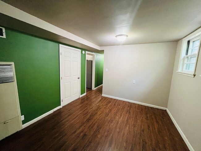 Building Photo - 515 Avenue C