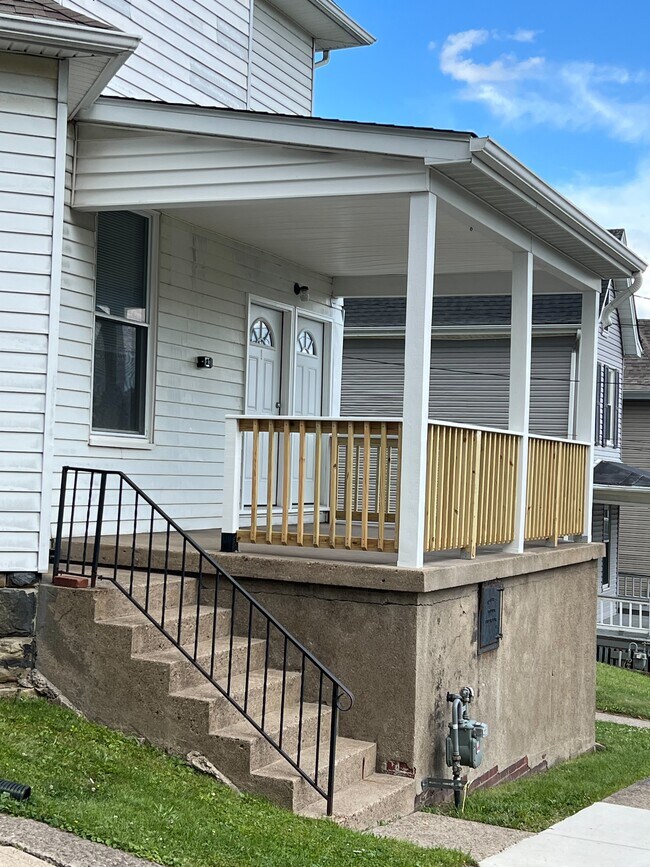 Building Photo - 143 Seminary Ave