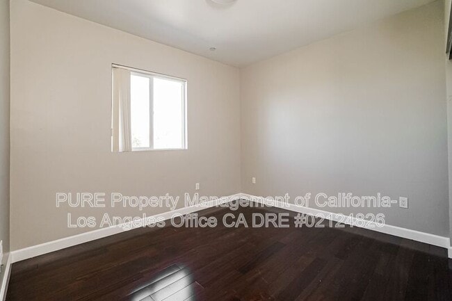 Building Photo - 11740 Vanowen St