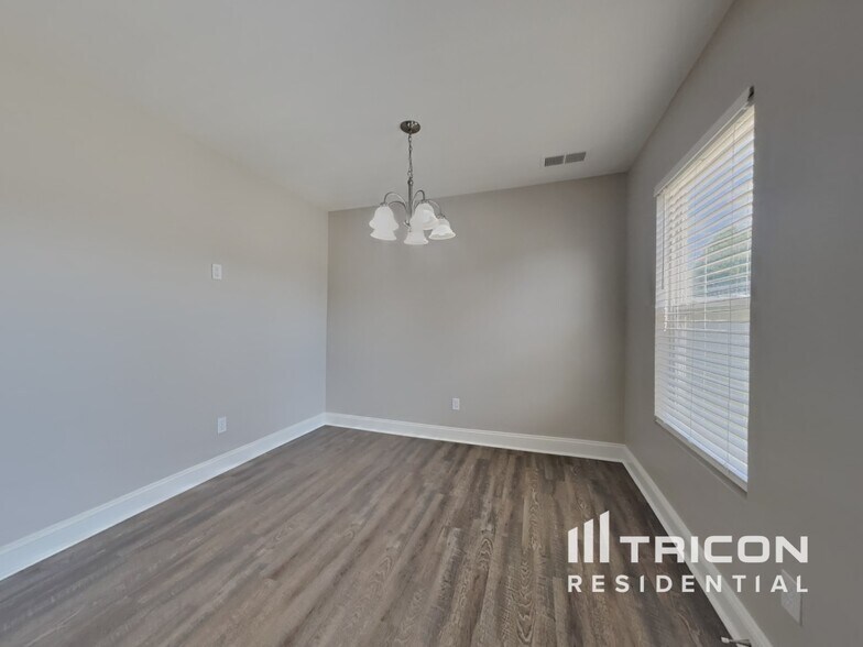 Building Photo - 4442 Vernon Cir SE