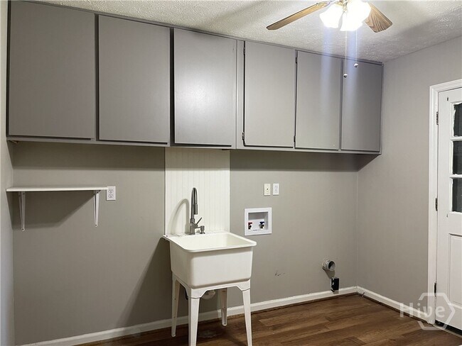 Building Photo - 1409 Bellview Dr