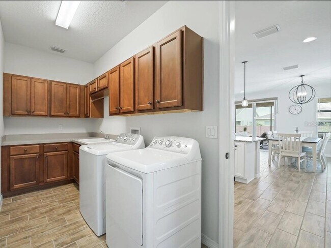 Building Photo - 5552 NW 40th Loop