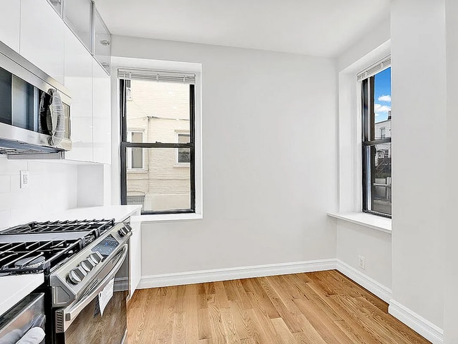 Building Photo - 7101 Shore Rd