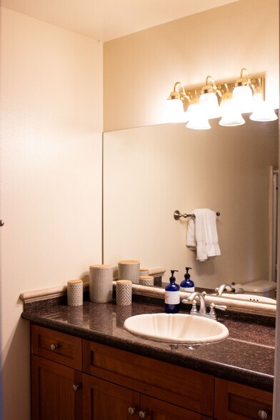 Building Photo - 325 C St