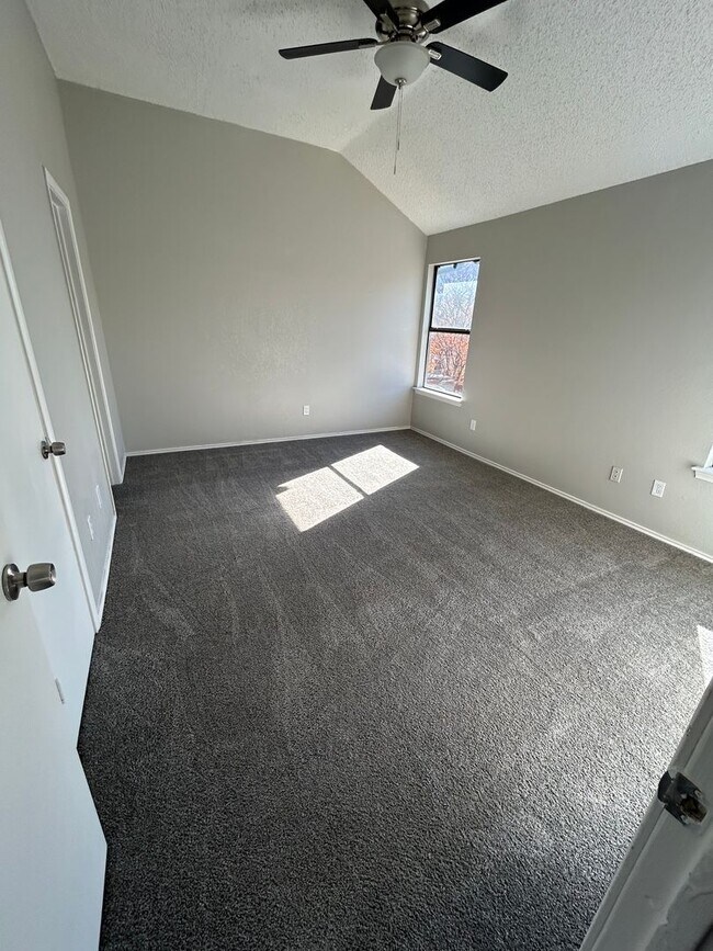 Building Photo - Come and see this well-kept beautiful home today!