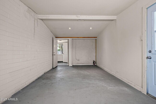 Building Photo - 1120 E Mission Ln