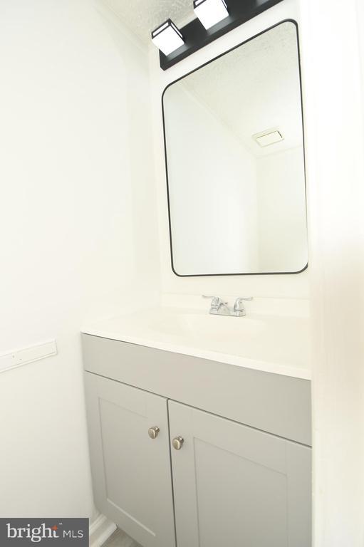 Building Photo - 8635 Union Pl