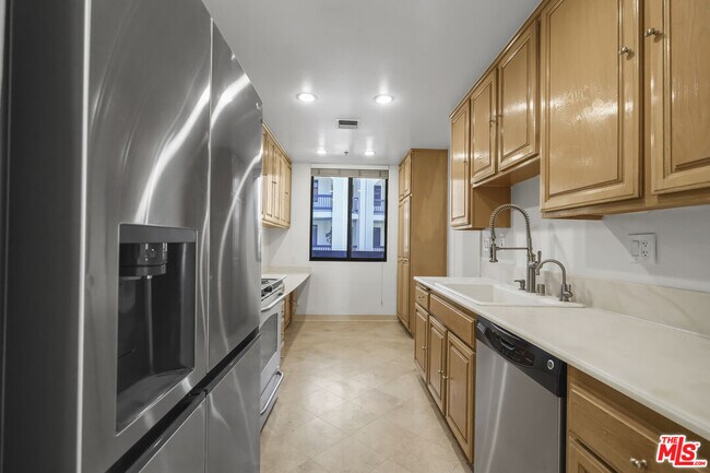 Building Photo - 2102 Century Park Ln