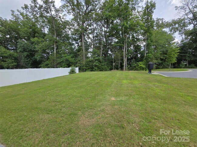 Building Photo - 2208 Apple Glen Ln